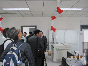圖4　參觀上海市環境監測中心實驗室